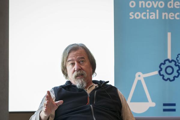 Daniel Raventós: “Un partido de izquierdas que apostara por la renta básica, que la argumentara, tendría mucha fuerza”